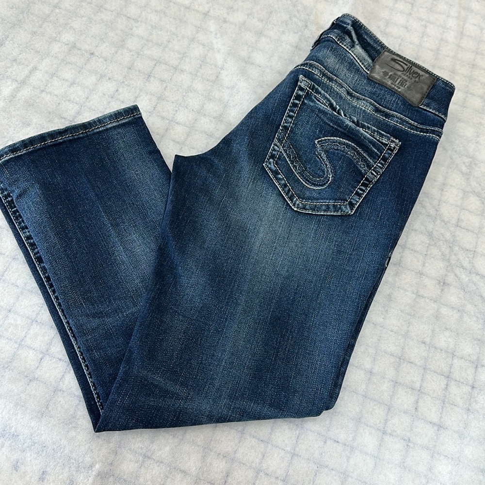 28 x 22.5 Capris. Silver Suki jeans. LIKE NEW